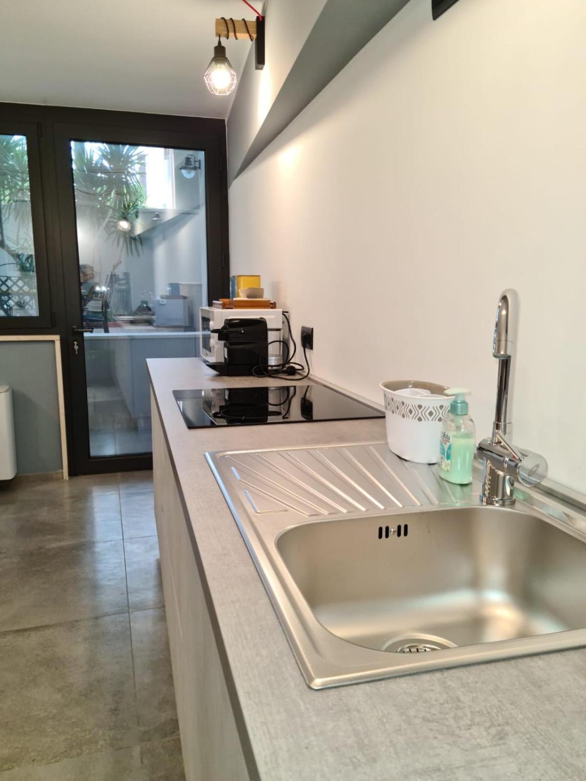 Palazzo Lagioia 2: Prestigioso Miniappartamento Triggiano Luaran gambar